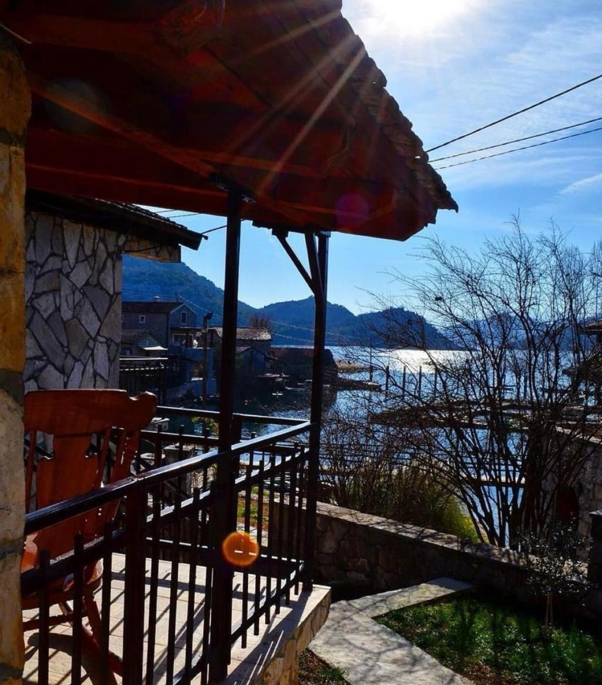 Lakeside Oasis Home Karuc Екстер'єр фото