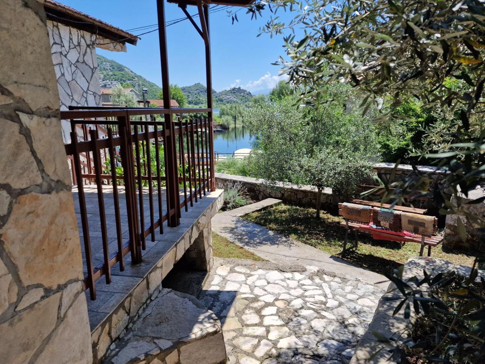 Lakeside Oasis Home Karuc Екстер'єр фото